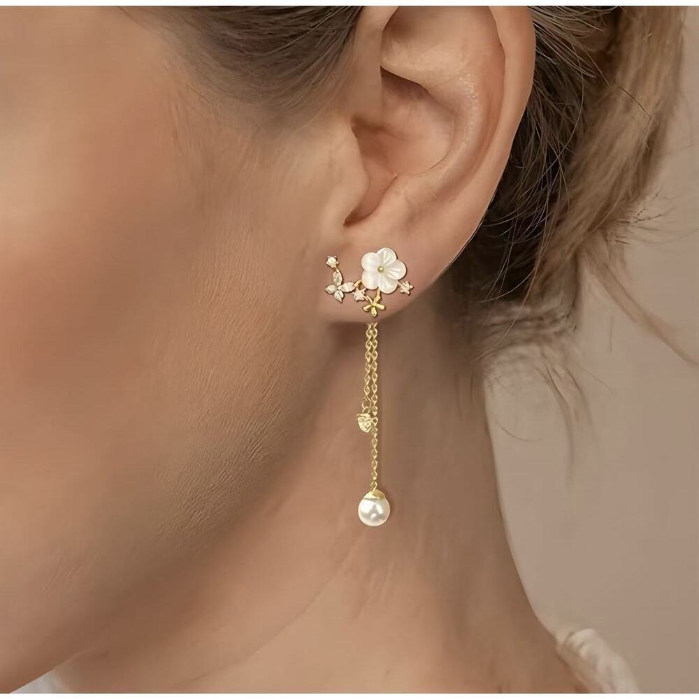 Sculptural U-bend earrings with a hollowed inner curve. - Picture 5 of 5